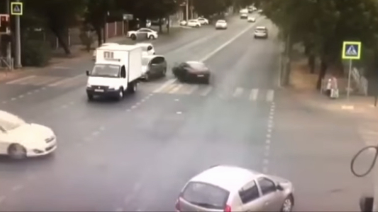 Οδηγός Porsche σπέρνει τον πανικό!