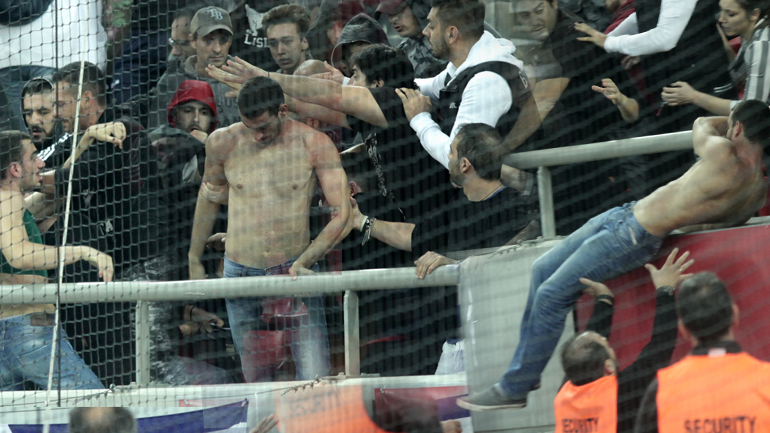 Μισθοφορικός στρατός δολοφόνων στα γήπεδα