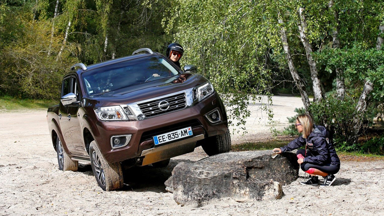 Γυναίκες δοκιμάζουν στα όρια το νέο Navara