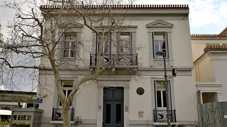 Μέλη του Ρουβίκωνα εισέβαλαν στην Πρεσβεία της Ισπανίας