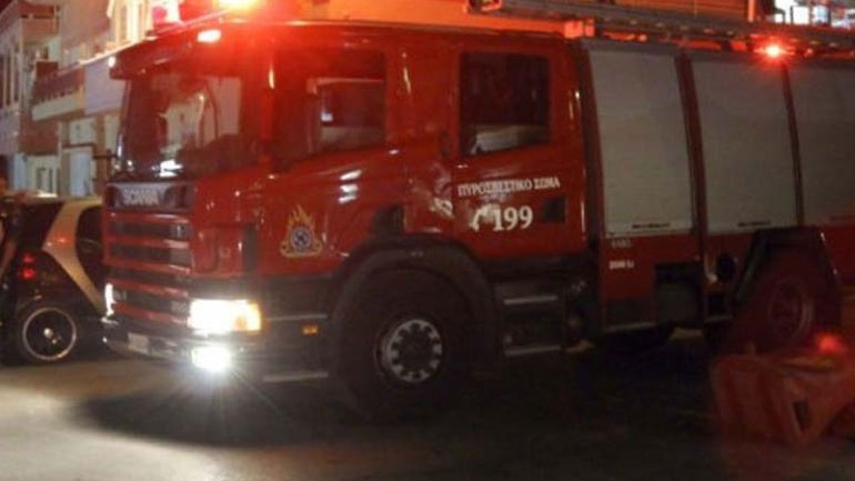 Πυρκαγιά έξω από τα γραφεία της ΔΟΥ Χολαργού Πυρκαγιά έξω από τα γραφεία της ΔΟΥ Χολαργού