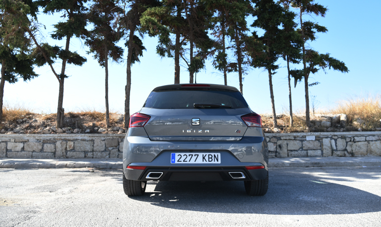 Οι διπλές εξατμίσεις και τα φουσκώματα δείχνουν το Ibiza FR πιο αγριεμένο