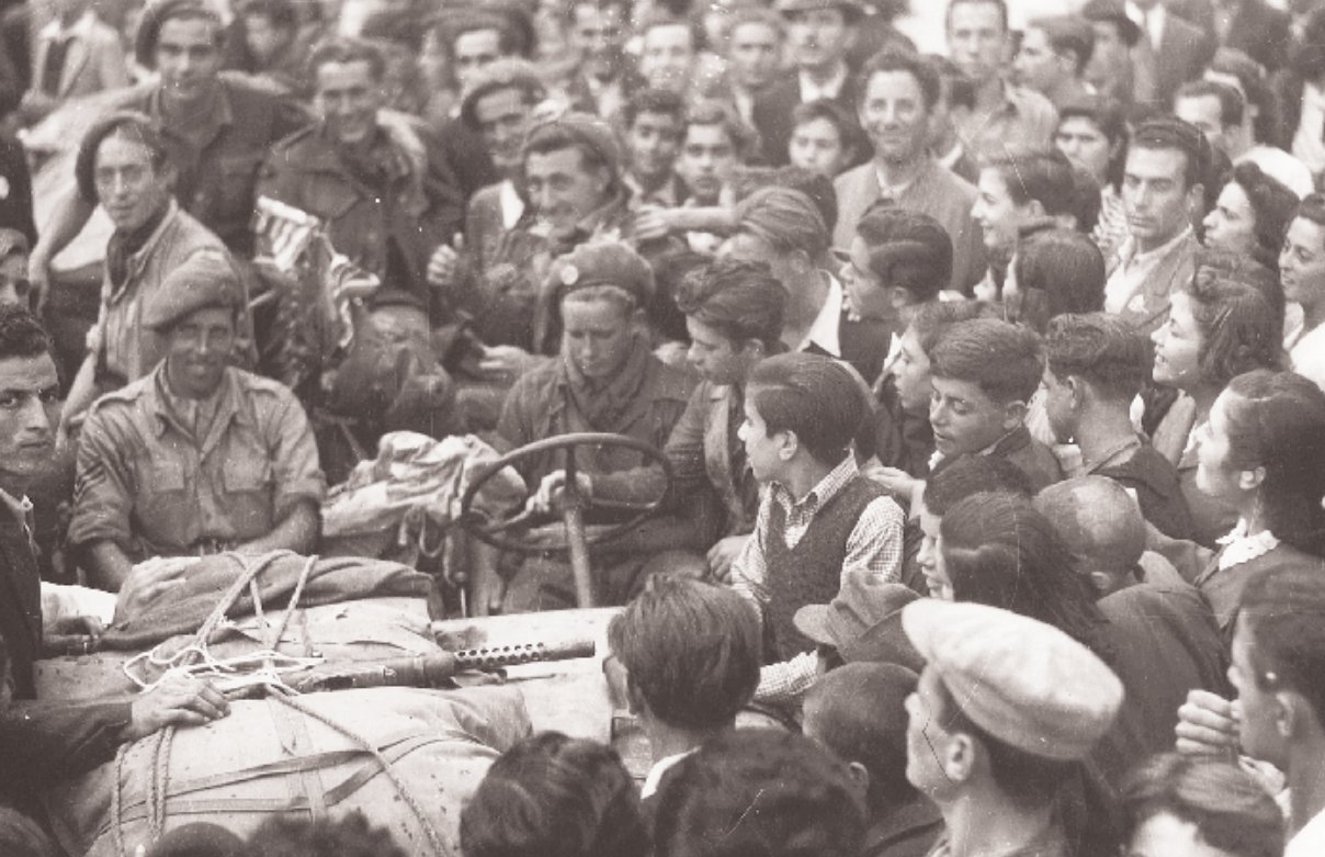 Οι πρώτοι Εγγλέζοι του στρατηγού Σκόμπι στο κέντρο της Αθήνας