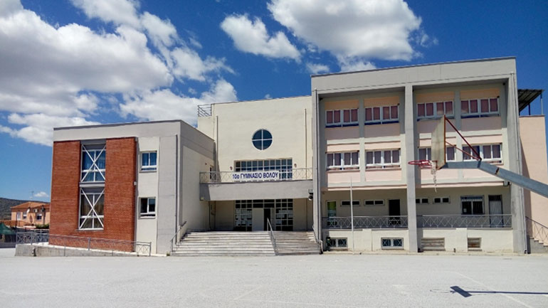 Κατάληψη στο 10ο Γυμνάσιο Βόλου για το δρόμο – καρμανιόλα