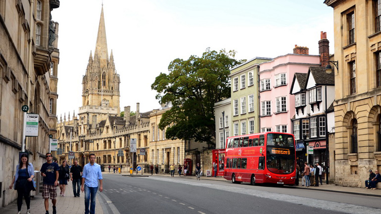 Βρετανία: Η Οξφόρδη απαγορεύει την κυκλοφορία βενζινοκίνητων και πετρελαιοκίνητων οχημάτων στο κέντρο της