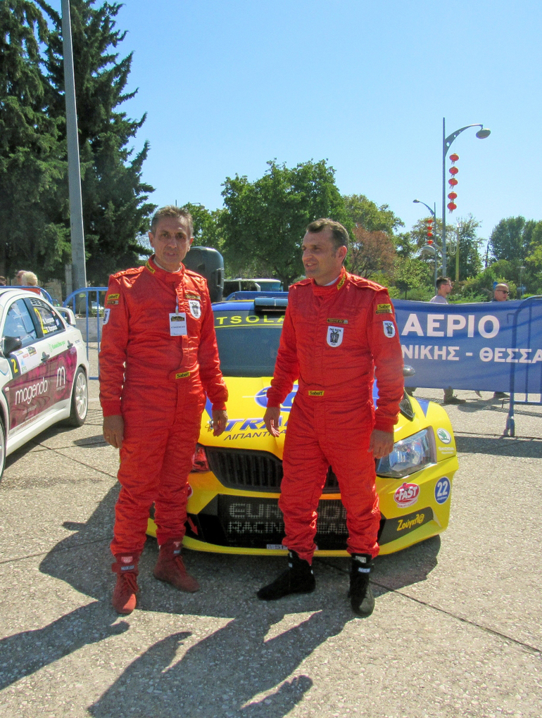 Οι Σωκράτης Τσολακίδης (δεξιά) - Χάρης Δήμου είναι έτοιμοι να κατακτήσουν τον τίτλο στο πανελλήνιο πρωτάθλημα ράλι
