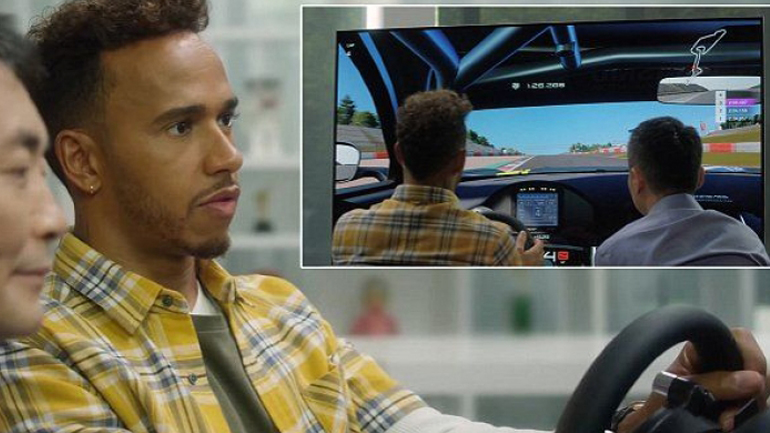 Το έριξε στα video games ο Hamilton Το έριξε στα video games ο Hamilton