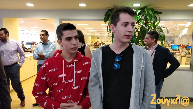 Οι δύο επαγγελματίες gamers, ο CaptainPanez και ο HackyPixelz