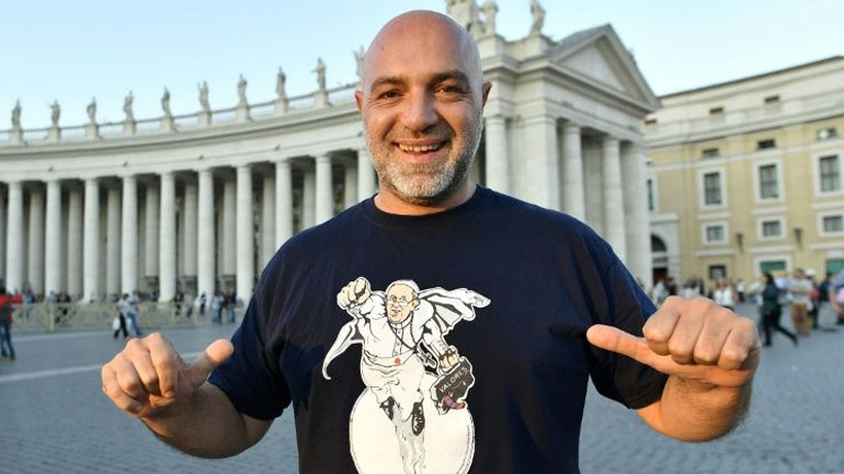 Ο καλλιτέχνης Μάουρο Παλότα