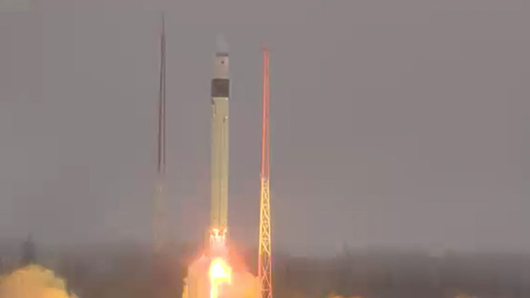 Εκτοξεύθηκε ο ευρωπαϊκός δορυφόρος Sentinel-5P που θα παρακολουθεί την ατμόσφαιρα και τη ρύπανση