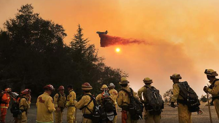 Τους 33 έχουν φτάσει οι νεκροί από τις πυρκαγιές στην Καλιφόρνια