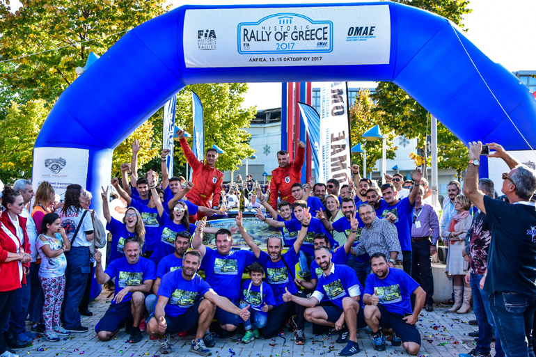 Όλη η ομάδα στη ράμπα του τερματισμού