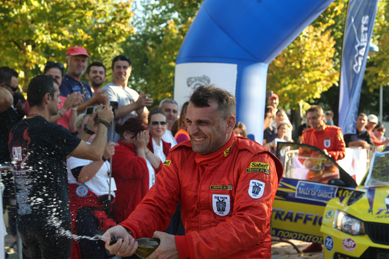 Η σαμπάνια έρεε άφθονη στον τερματισμό!!!