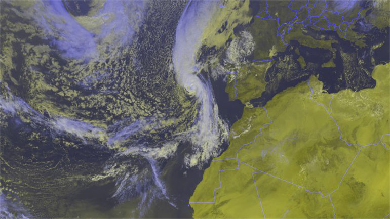 Δορυφορική εικόνα, δείχνει την κατεύθυνση του κυκλώνα Οφηλία 