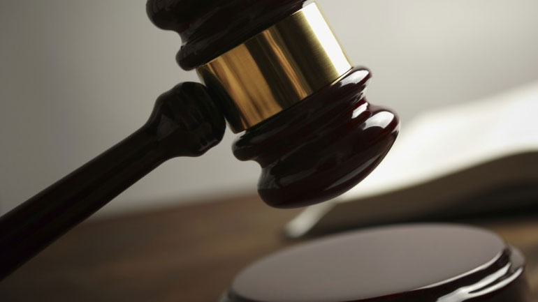 Ανατροπή στην υπόθεση θανάτου βρέφους που έπεσε στο κενό από τα χέρια του θείου του