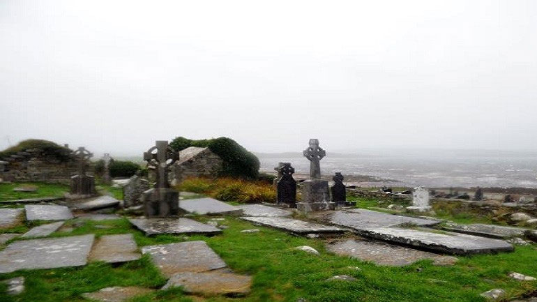 Ιρλανδία: Μία γυναίκα σκοτώθηκε από πτώση δέντρου εξαιτίας της καταιγίδας Οφηλία