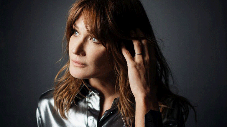 Η Carla Bruni στην Αθήνα για δύο συναυλίες στο Παλλάς