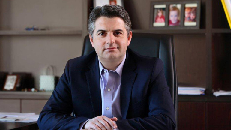 Οι δημοσκοπήσεις και το γονατάκι του Οδυσσέα