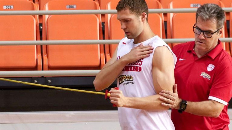 Ολυμπιακός: Tραυματίστηκε και ο Στρέλνιεκς