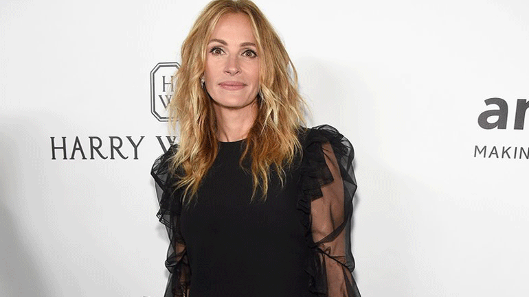 Η Τζούλια Ρόμπερτς τιμήθηκε στο γκαλά του AmfAR, για την προσήλωσή της στον αγώνα κατά του AIDS