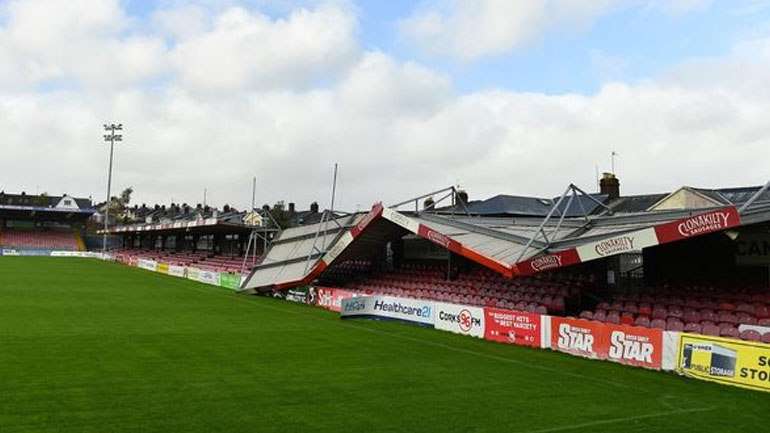 Ιρλανδία: Κατέστρεψε το γήπεδο της Κορκ ο τυφώνας «Οφηλία»