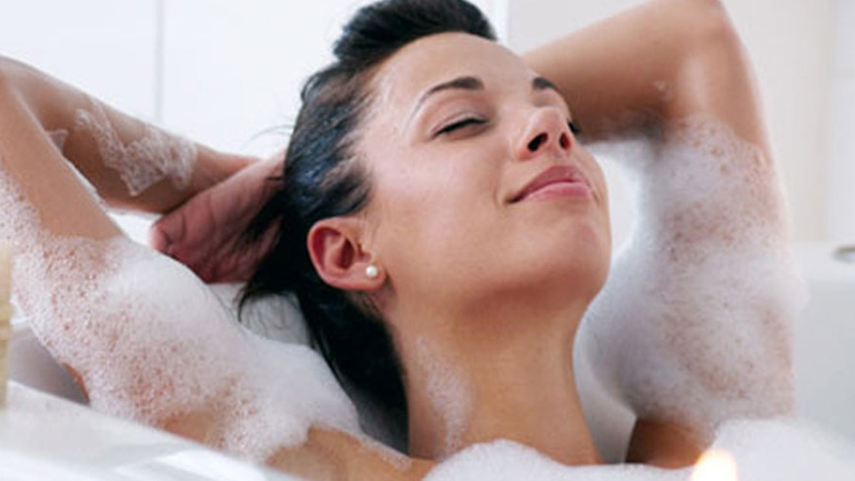 Κι όμως με ένα καυτό μπάνιο καις τις ίδιες θερμίδες με ένα μισάωρο περπάτημα!