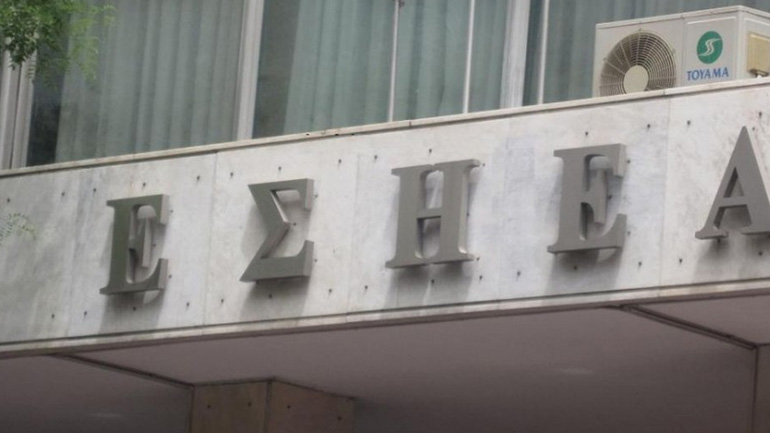 Συνεχίζουν την απεργία πείνας 4 δημοσιογράφοι έξω από την ΕΣΗΕΑ