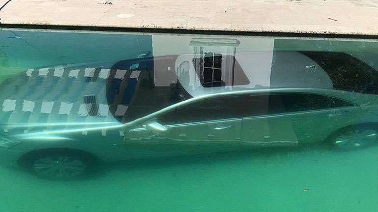 Έριξε το αυτοκίνητο του φίλου της στην πισίνα για να τον εκδικηθεί