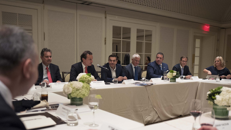 Τσίπρας προς δημοσιογράφους: Κάλεσμα για επενδύσεις στην Ελλάδα