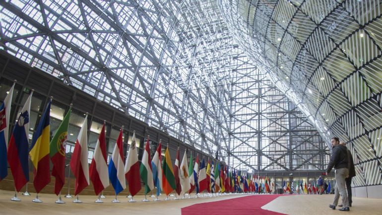 Εκκενώθηκε για δεύτερη φορά λόγω αναθυμιάσεων το κτήριο «Europa»