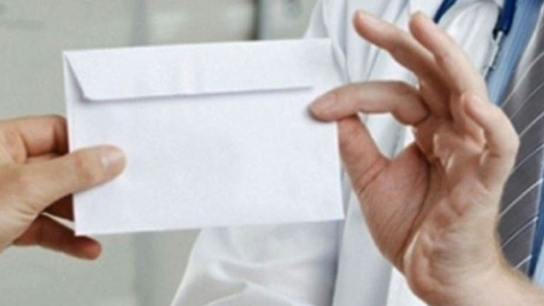 Καταδίκη γιατρού για… φακελάκι στη Θεσσαλονίκη