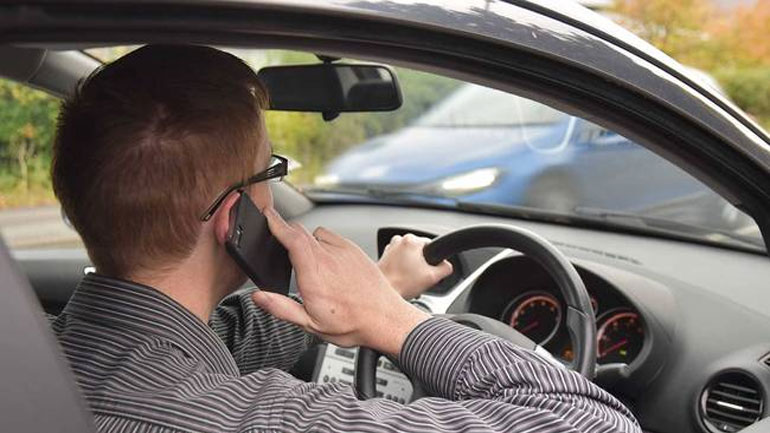 Νέος ΚΟΚ: Αφαίρεση άδειας σε όσους μιλούν στο κινητό ή πετούν τσιγάρο