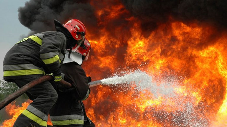 Mεγάλη φωτιά σε δασική έκταση στην Κορινθία