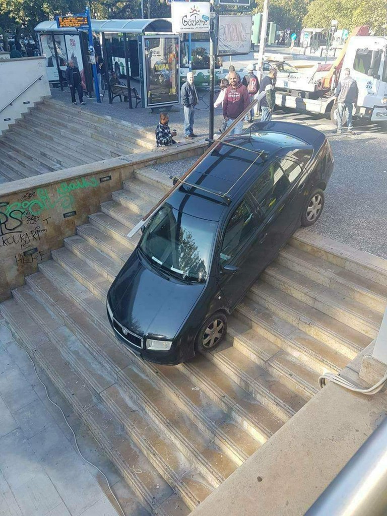 Η εικόνα έχει τραβηχτεί στην Κηφισιά!