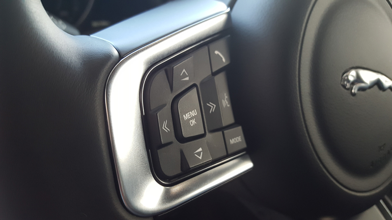 Από το τιμόνι ο οδηγός μπορεί να ρυθμίσει πολλές λειτουργίες