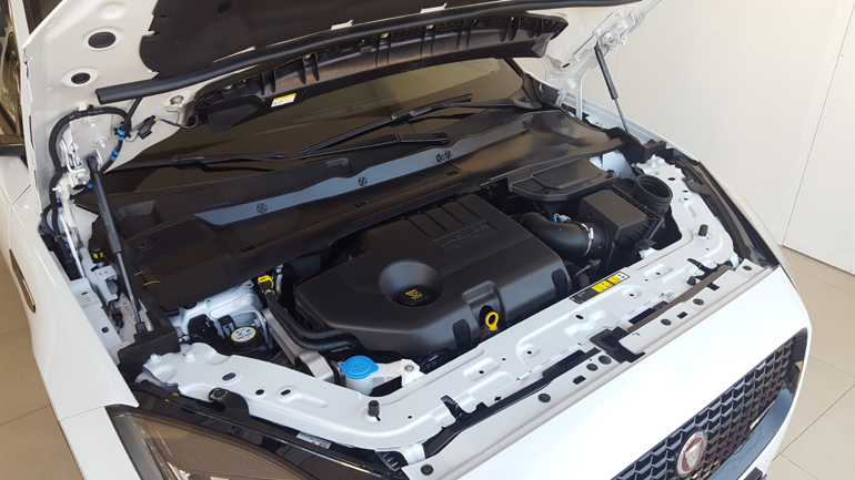 Ο κινητήρας της E-Pace (σε όλες τις εκδόσεις) έχει χωρητικότητα 2.0 λίτρα
