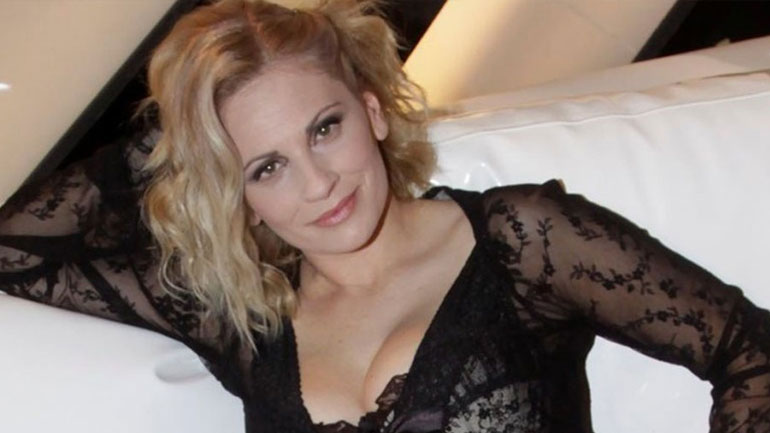 Η Θεοφανία Παπαθωμά εξομολογείται πώς γέννησε στο σπίτι της σε 7 λεπτά!