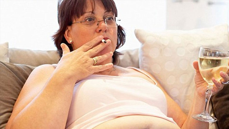 Παραπανίσια κιλά και τσιγάρο μειώνουν το προσδόκιμο ζωής Παραπανίσια κιλά και τσιγάρο μειώνουν το προσδόκιμο ζωής