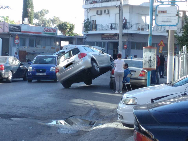 Ούτε... κασκαντέρ να ήτανε!!!