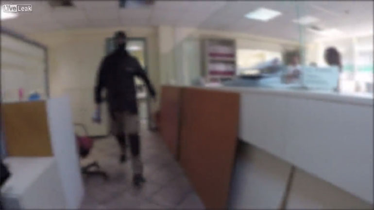 Βίντεο-ντοκουμέντο από την παρέμβαση του «Ρουβίκωνα» στο ΚΕΑΟ Βίντεο-ντοκουμέντο από την παρέμβαση του «Ρουβίκωνα» στο ΚΕΑΟ