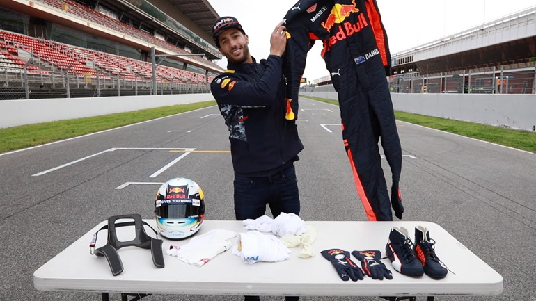 Τι φοράει ένας οδηγός της F1; Τι φοράει ένας οδηγός της F1;