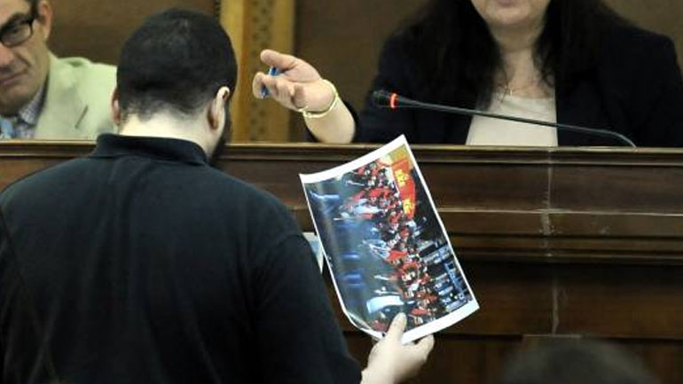 Δίκη ΧΑ: Η εισαγγελέας ζητεί να παραστούν οι προστατευόμενοι μάρτυρες