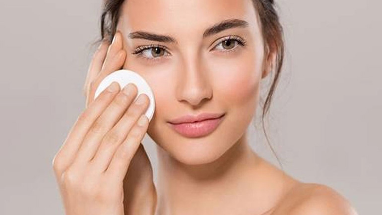 Φυσικό ντεμακιγιάζ για ευαίσθητες επιδερμίδες