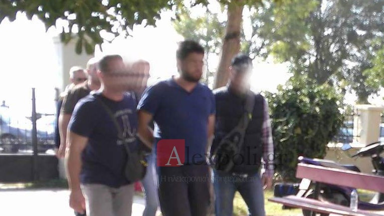 Σοκ από τα βίντεο που βρέθηκαν στο κινητό του τζιχαντιστή της Αλεξανδρούπολης Σοκ από τα βίντεο που βρέθηκαν στο κινητό του τζιχαντιστή της Αλεξανδρούπολης