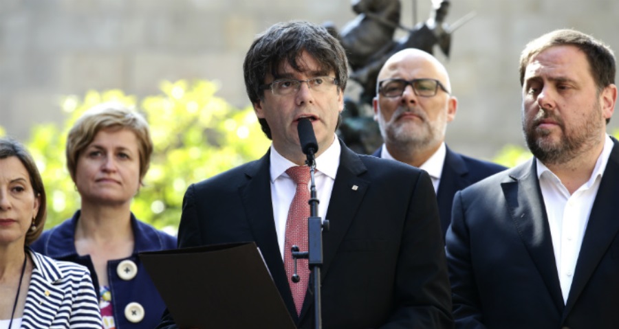 Ο ηγέτης των Καταλανών αυτονομιστών Πουντσαμόν κινδυνεύει να κατηγορηθεί για ανταρσία. 