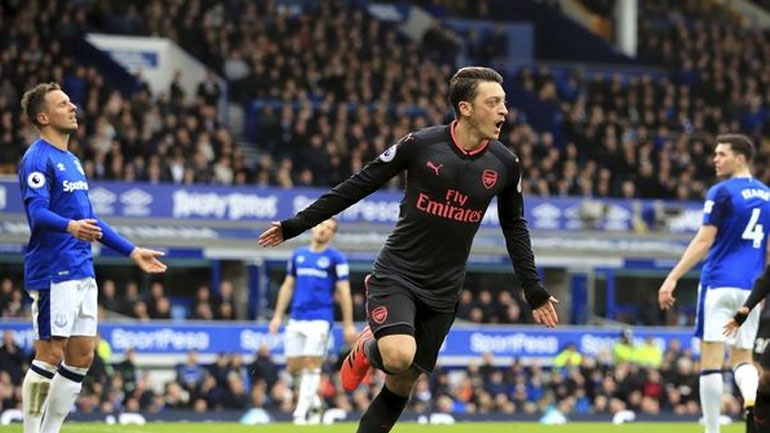 Ανατροπή και… πεντάρα (5-2) στο «Γκούντισον Παρκ» για την Άρσεναλ