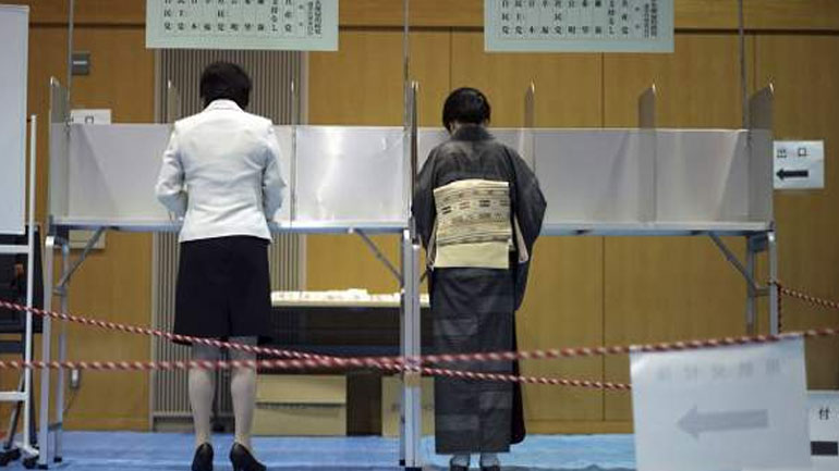 Στις κάλπες προσέρχονται οι Ιάπωνες