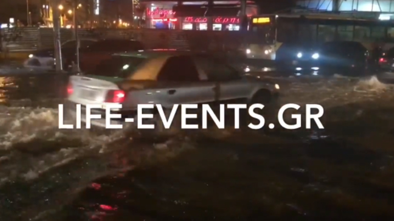 Άνοιξαν οι ουρανοί στη Θεσσαλονίκη – Πλημμύρισαν κεντρικοί δρόμοι