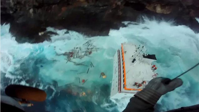 Άνδρος: Ανέλκυση της πρύμνης του ναυαγισμένου πλοίου Cabrera