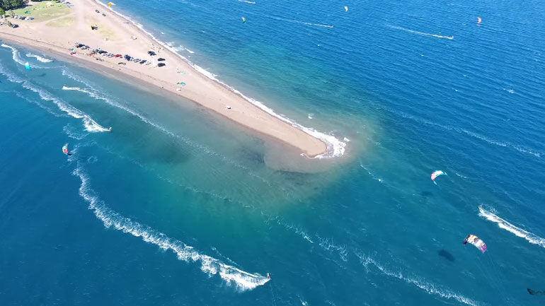 Εντυπωσιακά πλάνα Kite Surf στις Ράχες Φθιώτιδας